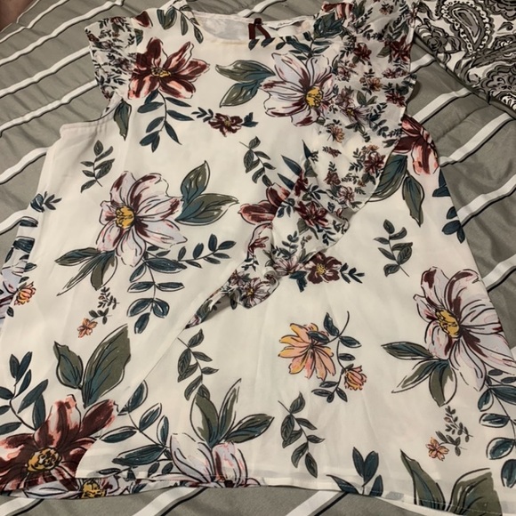 Bundle of Reitmans blouses $10 each or 4/$30 - Picture 2 of 7